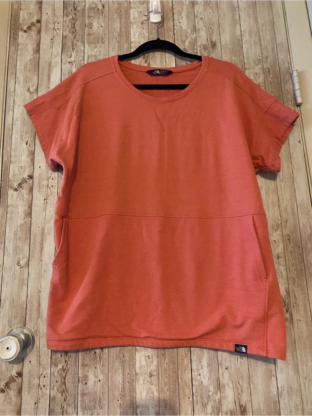 The North Face XL Pink Short Sleeve Sweatshirt pockets Shirt Women's Outdoor